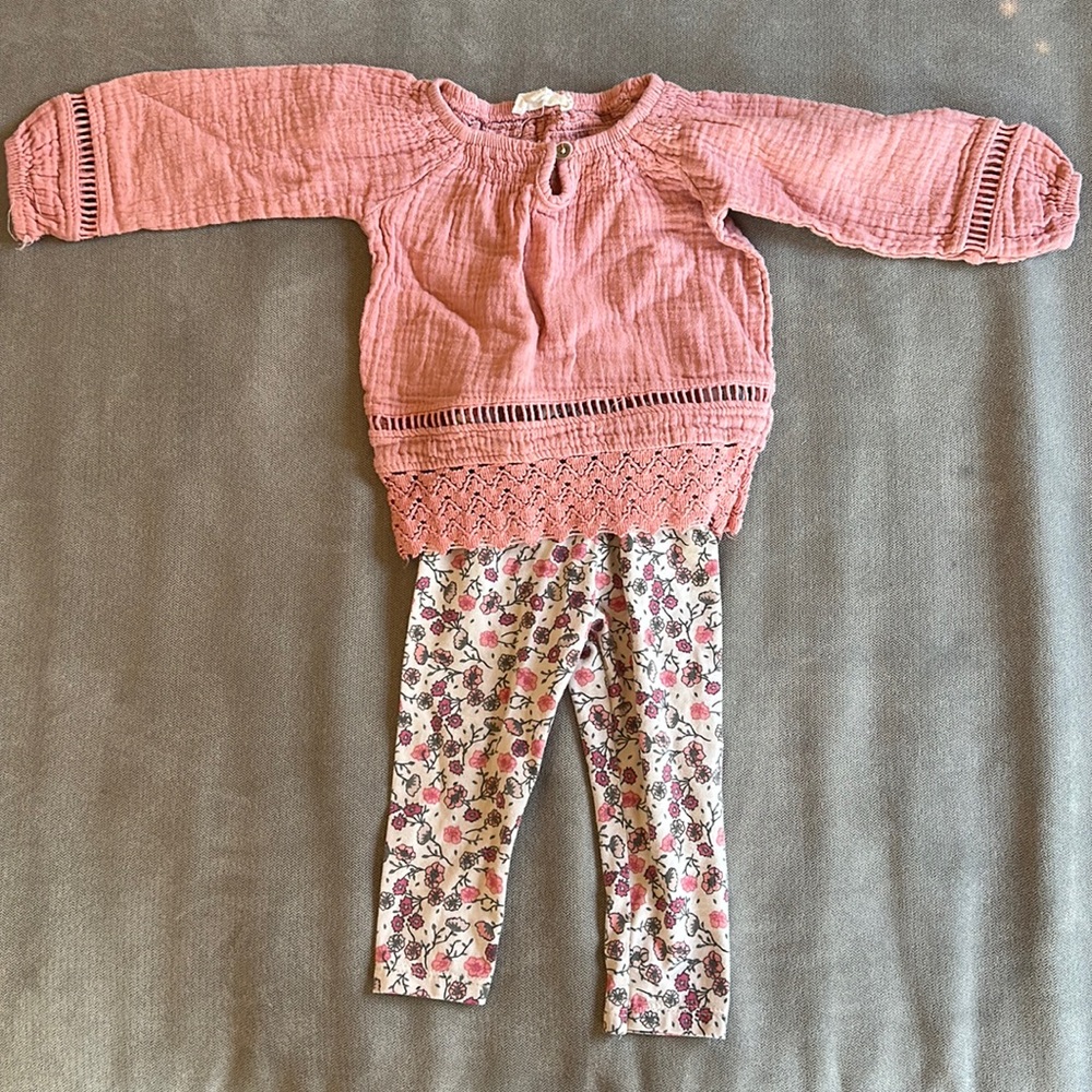 Jessica Simpson brand, 12 month matching set. Great condition, lightly worn!